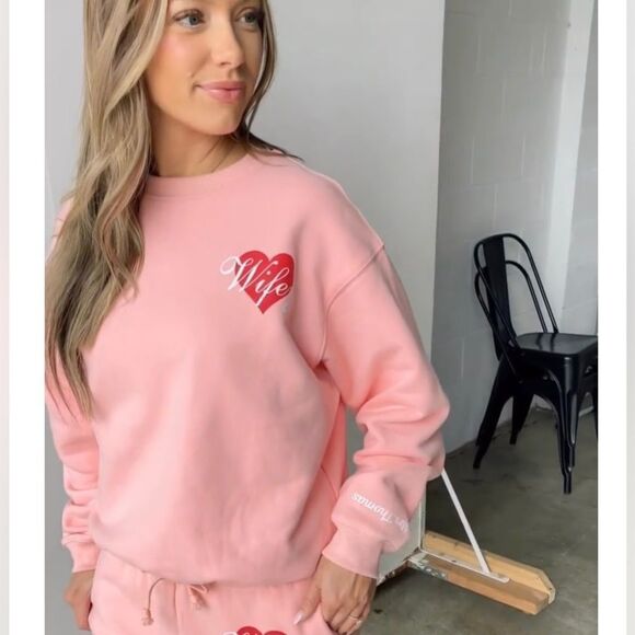 NWT Wool + Pepper Co. Limited Edition WIFEY Heart Crewneck Sweatshirt - Picture 3 of 6